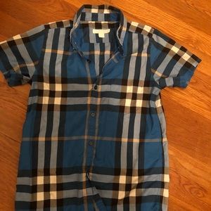 Button down short sleeve shirt